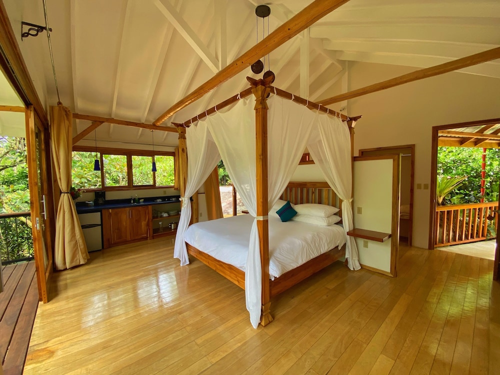 Romantic Room, 1 Bedroom, Hot Tub photo 3