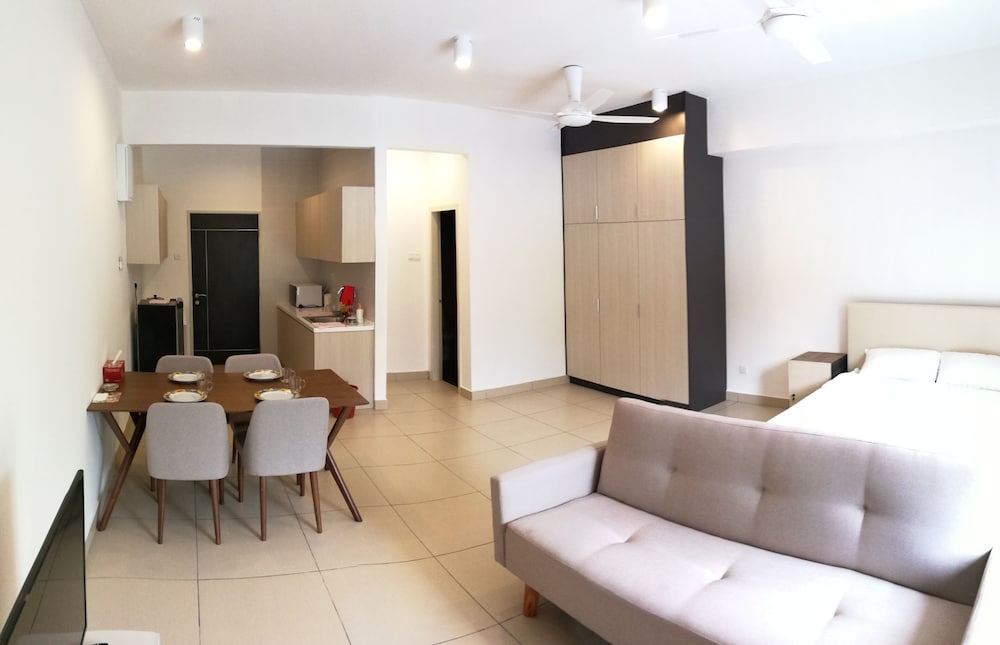 Studio Suite - Photo 1