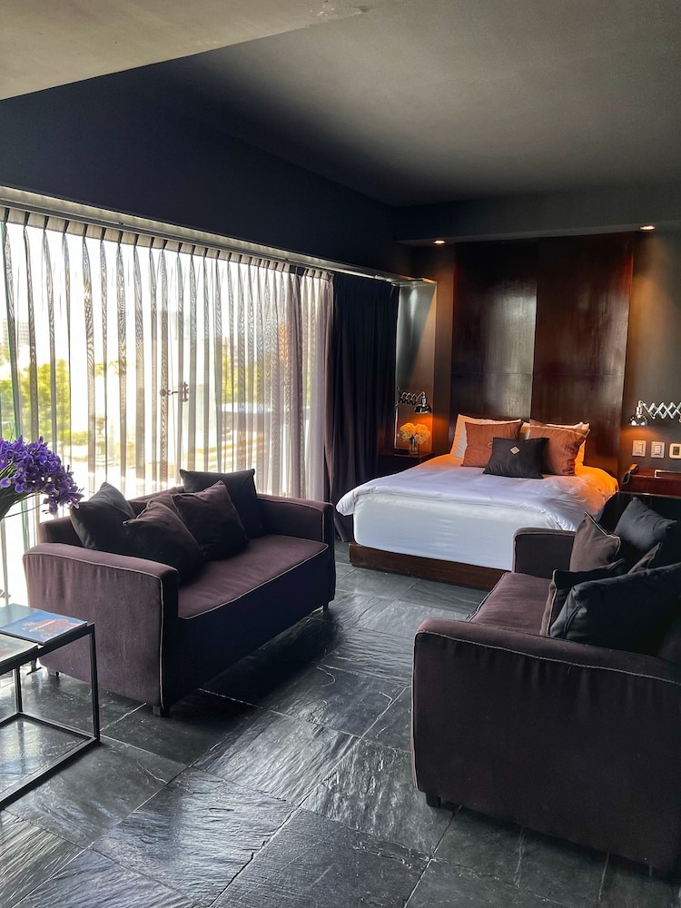 Room, 1 Queen Bed (Urban) - Photo 3