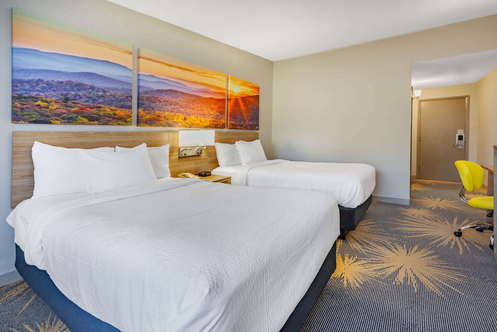 Standard Room, 2 Double Beds, Non Smoking - Photo 7