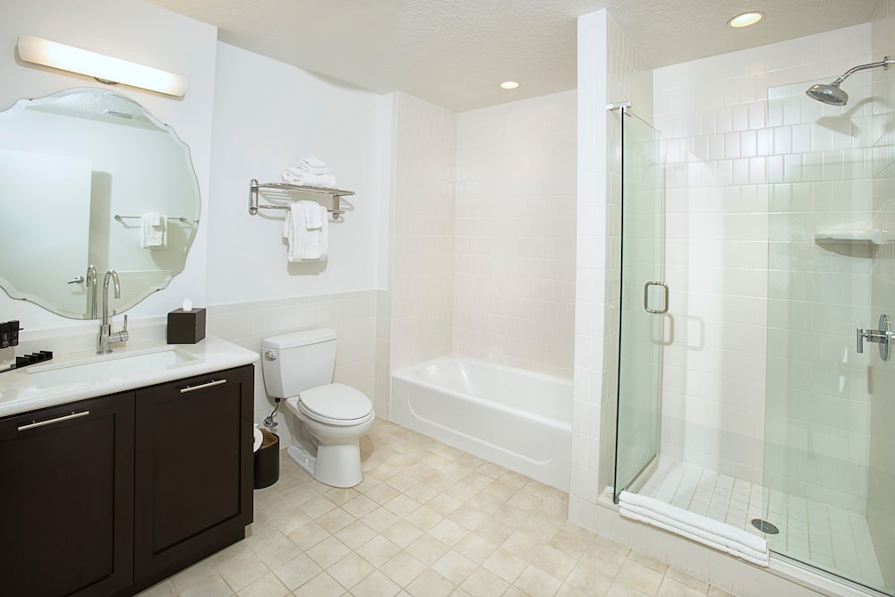 Two Bedroom, Family Suite - Photo 10