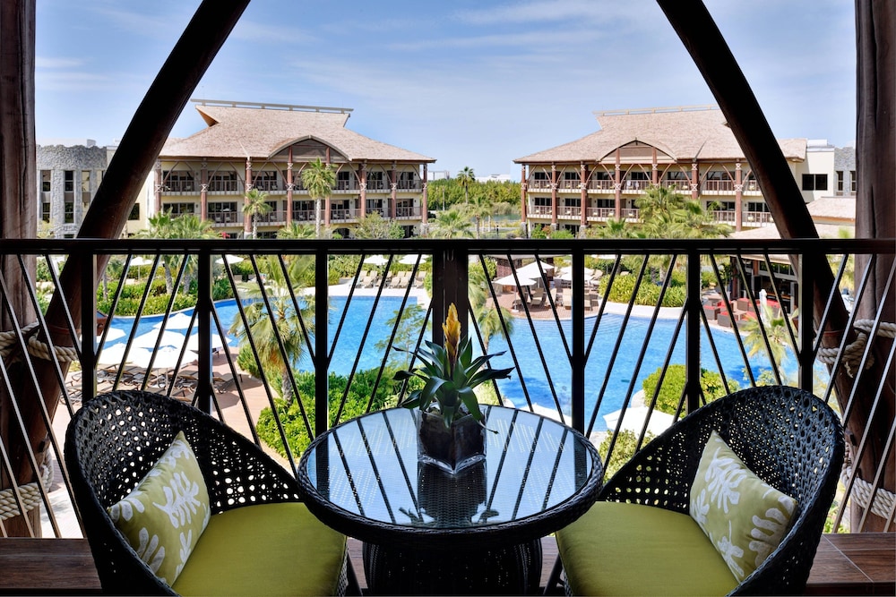 Room, 1 King Bed, Pool View (Free Beach Access to Sheraton JBR) photo 3