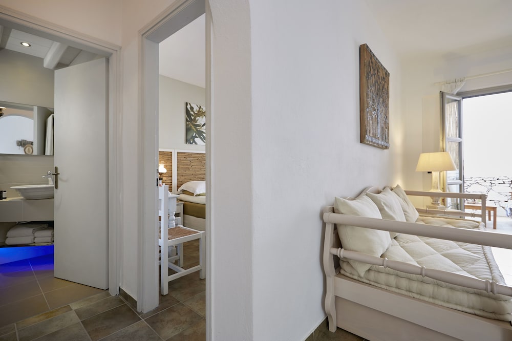 Superior Suite, Sea View (Private Outdoor Jetted Tub) photo 3
