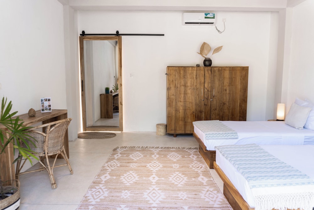 Superior Room, Pool View