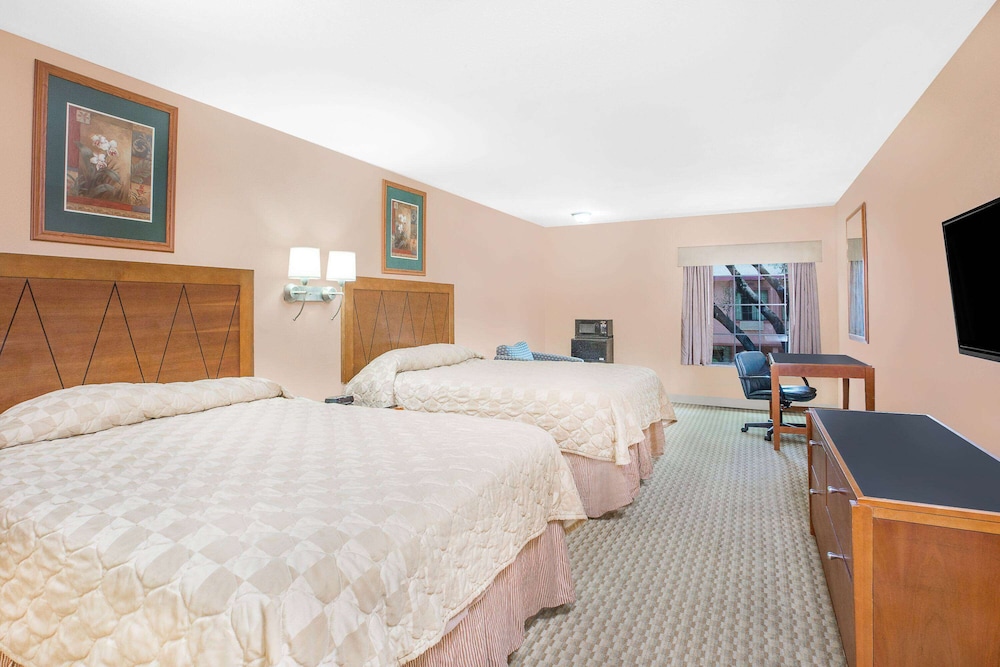 Standard Room, 2 Queen Beds photo 1