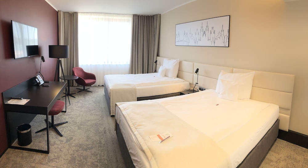 Room, Non Smoking (2 Double Beds, Efficiency) - Photo 1