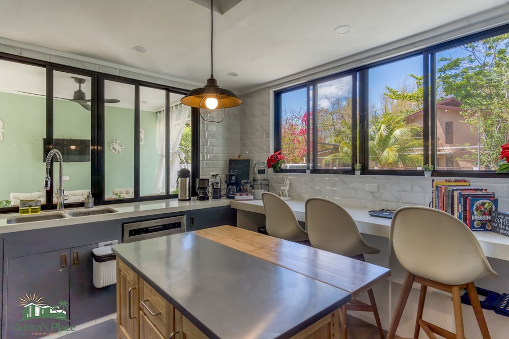 Signature Quadruple Room, 1 Bedroom, Private Bathroom photo 3