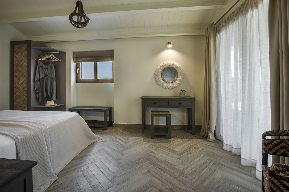 Master Suite, Sea View - Photo 10