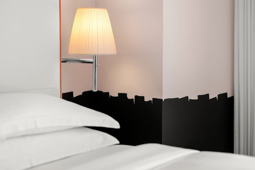 Premier Room, 1 King Bed, Balcony, City View (Mobility/Hearing Access, Roll-In Shwr)