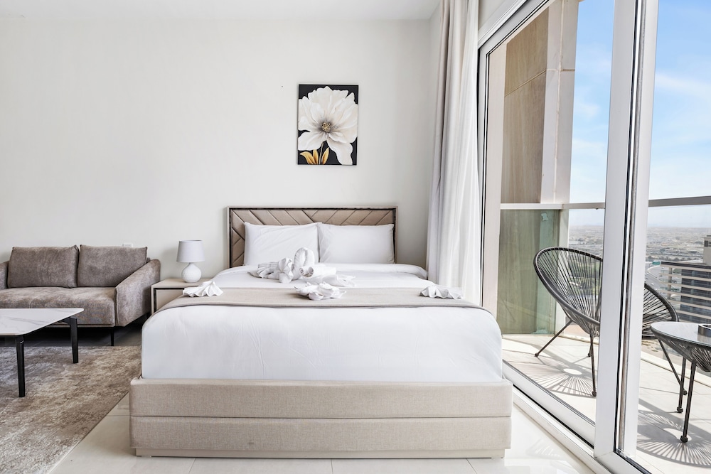 Premium Studio (with Kitchen and Balcony) photo 3