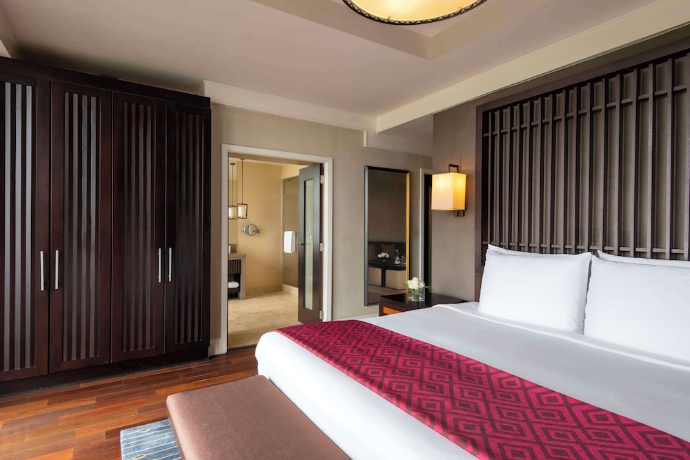 Junior Suite (Pool View)