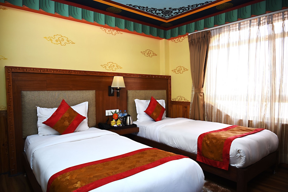 Deluxe Twin Room, Balcony (Complimentary Airport Pick-up) photo 3