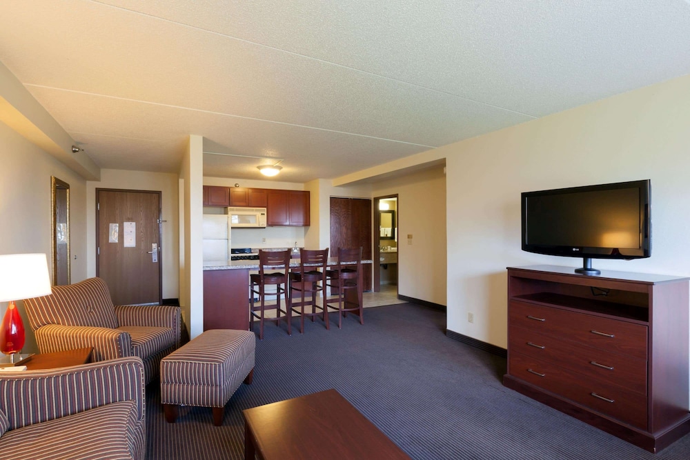 Luxury Suite, 1 King Bed, Non Smoking photo 1