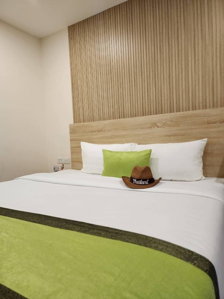 Deluxe Room - Photo 6