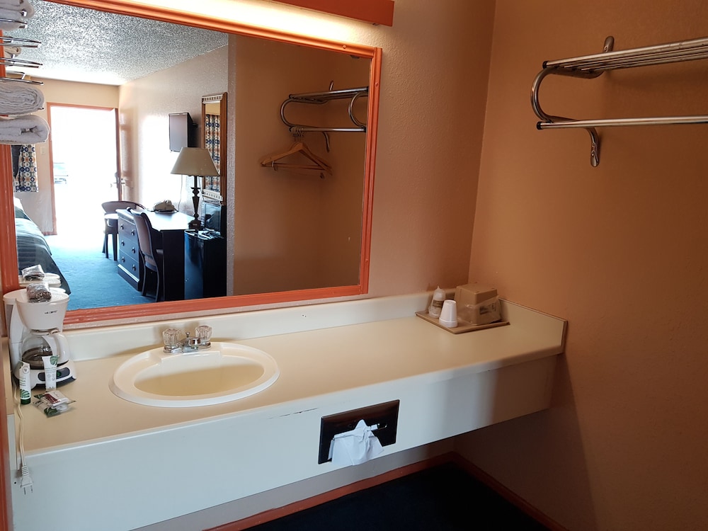 Standard Room, 2 Queen Beds, Refrigerator & Microwave photo 3