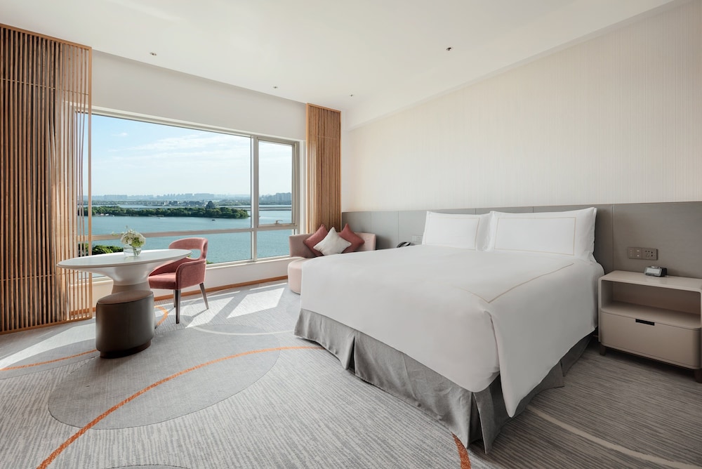 Premium Room, 1 King Bed