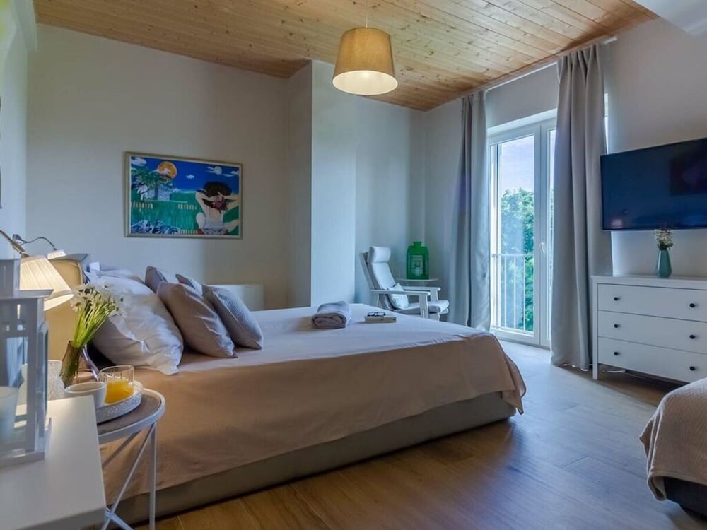 Villa photo 1