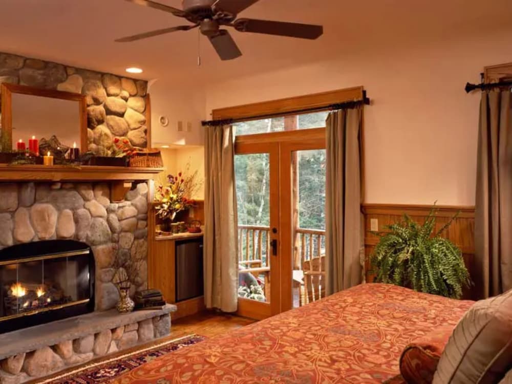 Luxury Double Room, Hot Tub, Lake View (Oak) photo 1