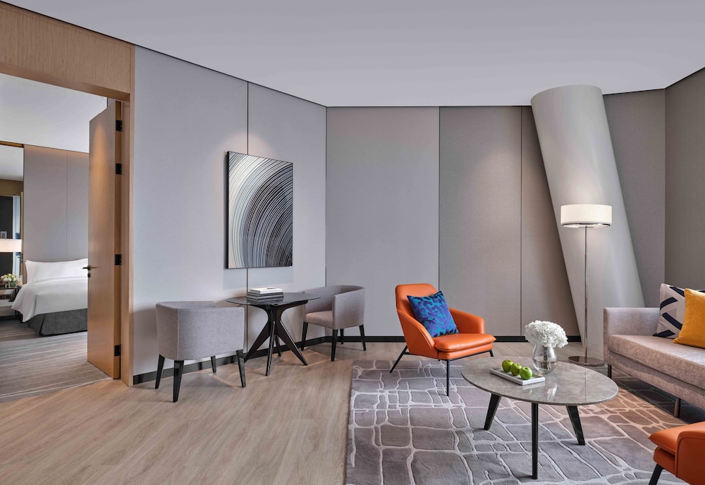 Business Suite, 1 Queen Bed