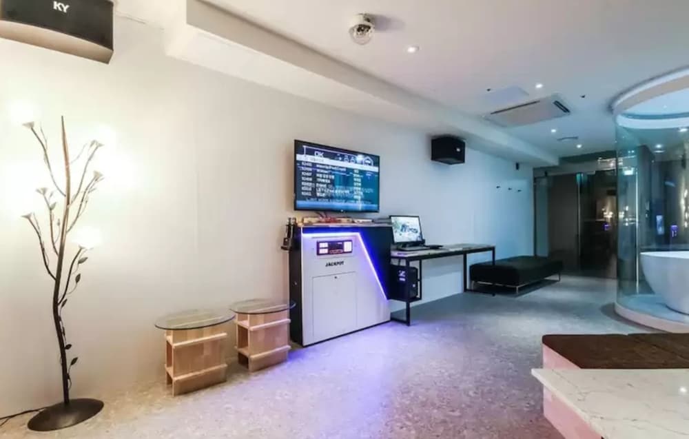 Party Room (B1) - Photo 7