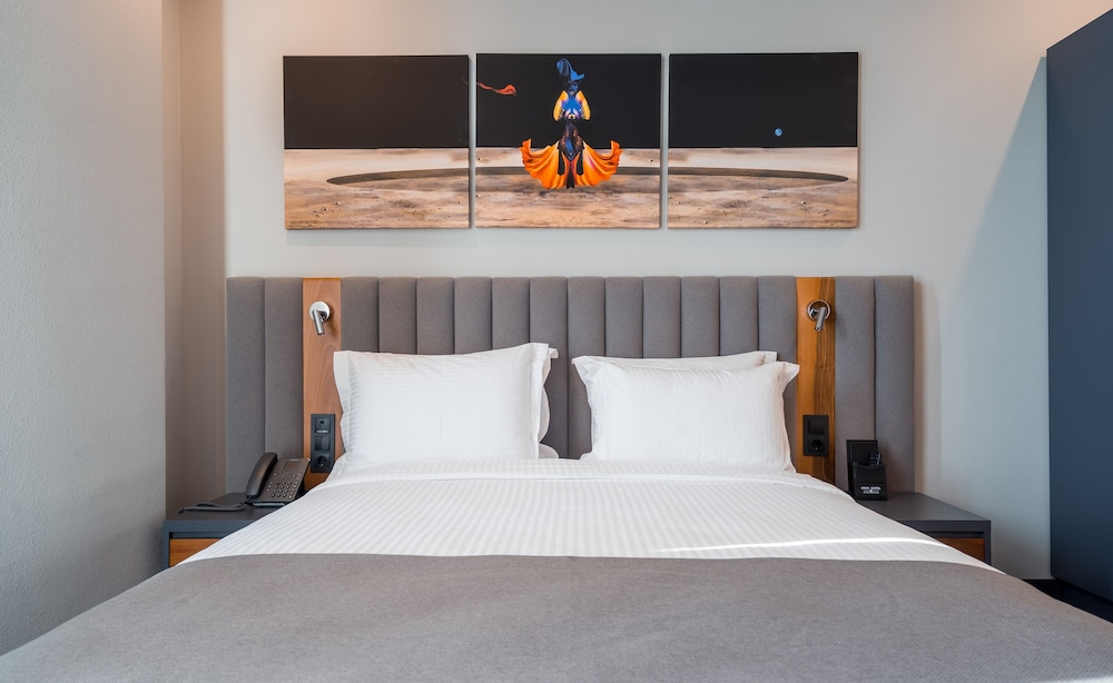Premium Double Room, 1 Queen Bed, City View - Photo 2