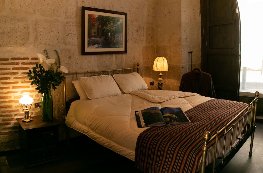 Colonial Double bed room photo 1