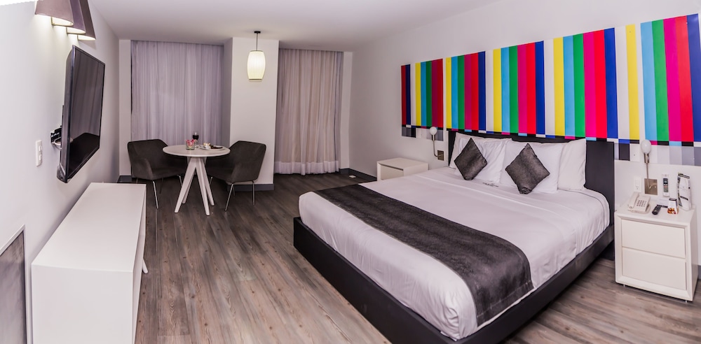 Basic Room, 1 King Bed - Photo 10
