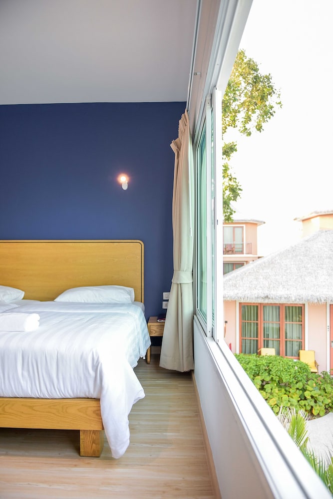 Duplex Suite Poolside - Photo 9