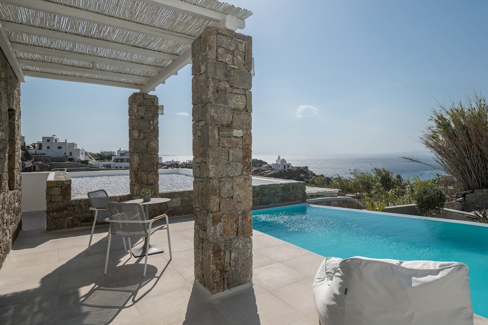 Grand Suite with pool - Photo 8