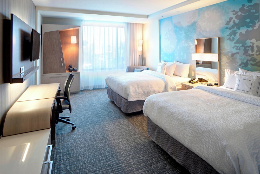 Room, 2 Queen Beds (Mobility/Hearing Access, Roll-In Shwr)