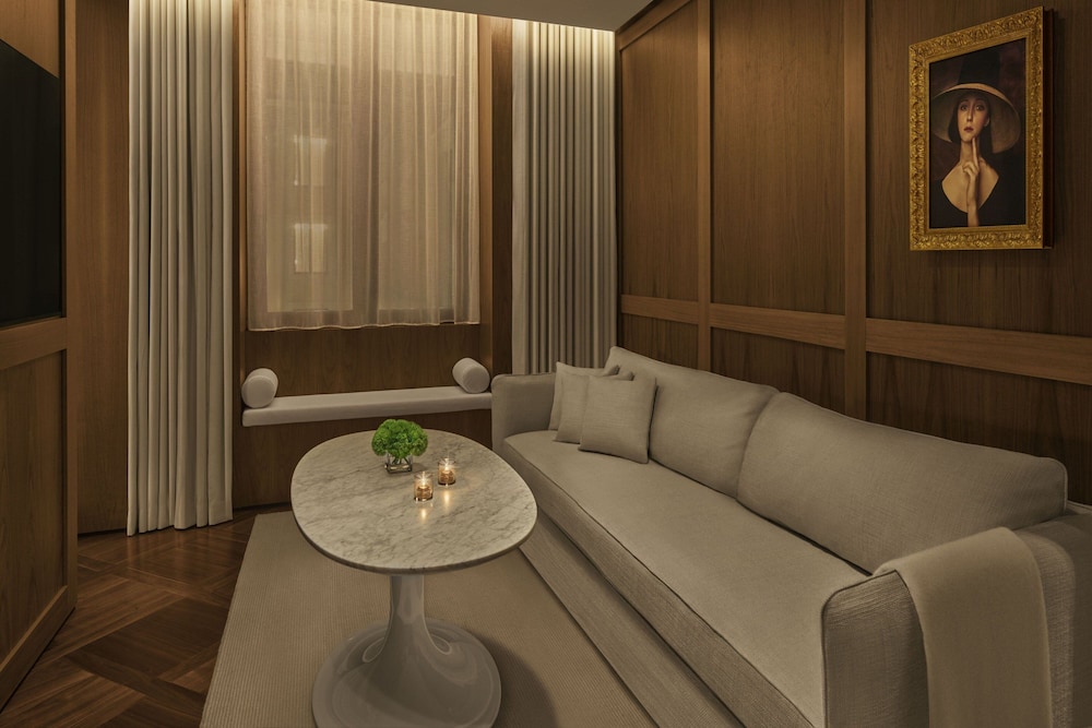 Suite, 1 Bedroom, Courtyard View