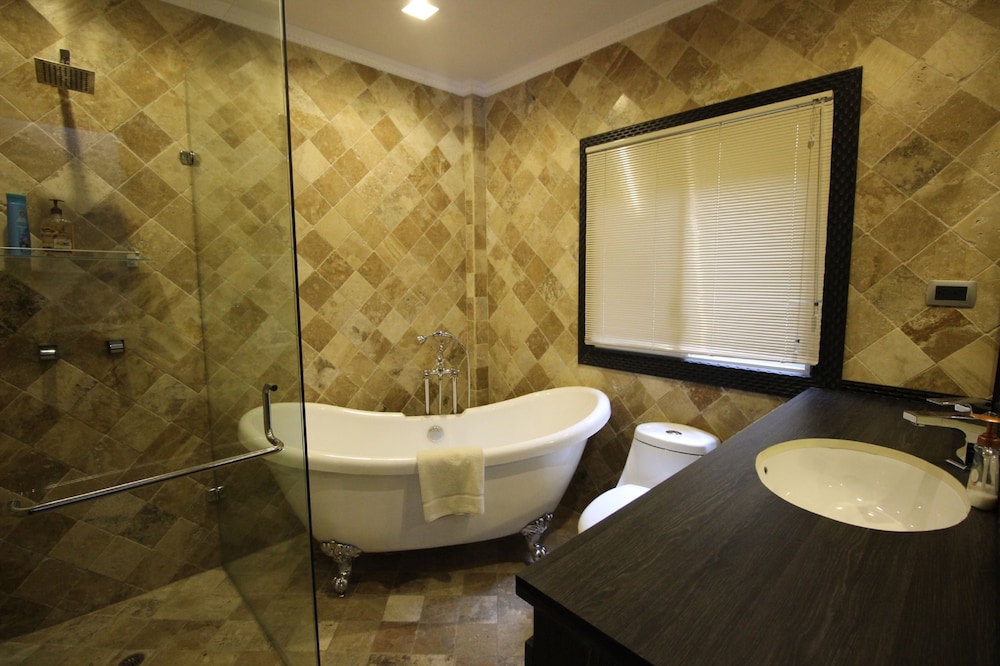 Family Room, 1 Bedroom, Pool View photo 3
