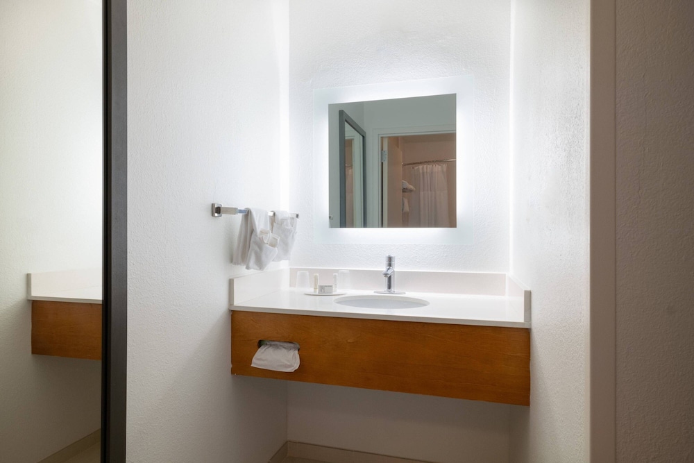 Suite, Multiple Beds - Photo 6
