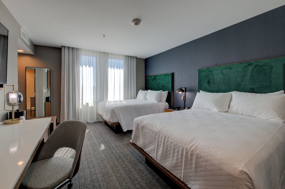 Room, 2 Queen Beds - Photo 7
