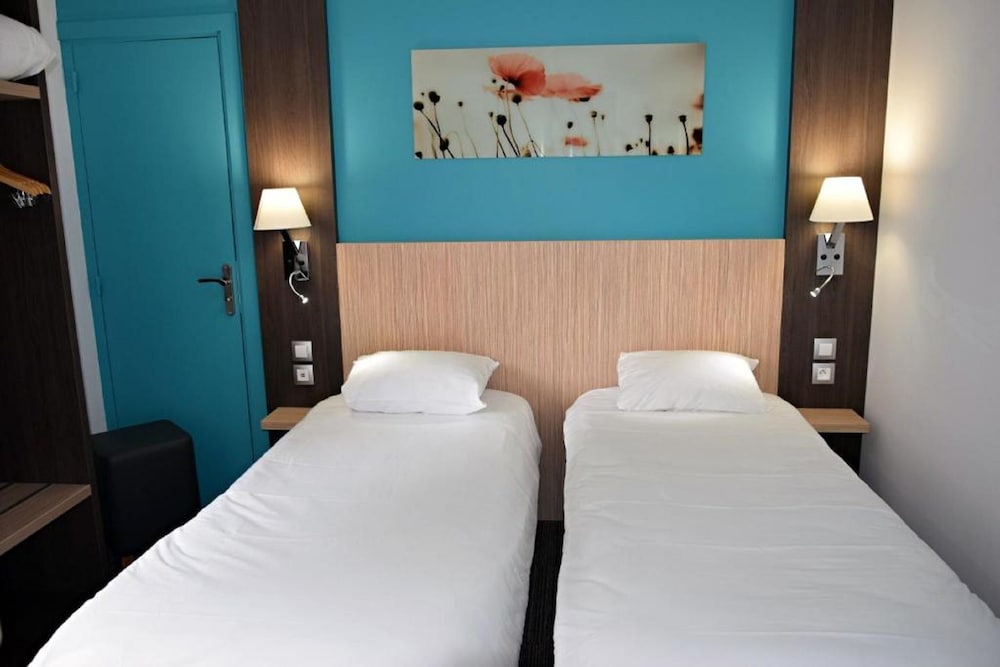 Twin Room - Photo 10