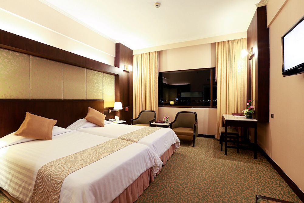 Executive Room thumbnail 5