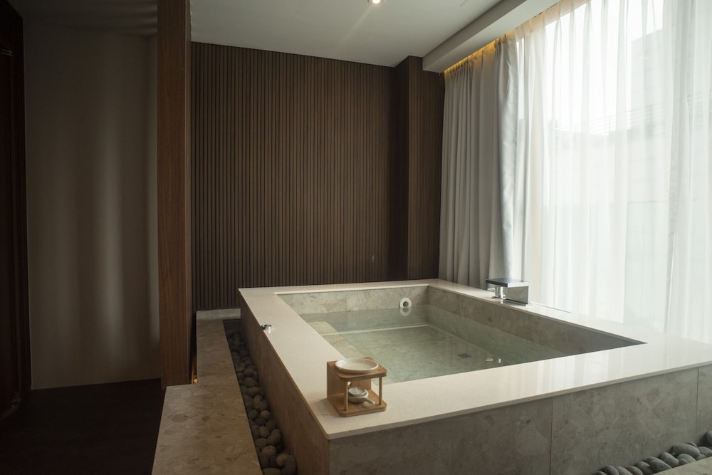 Main Double Timber Spa Room (Randomly selected) - Photo 7