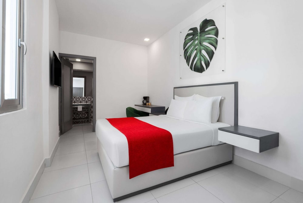 Room, 1 Queen Bed, Non Smoking (Bright) photo 2