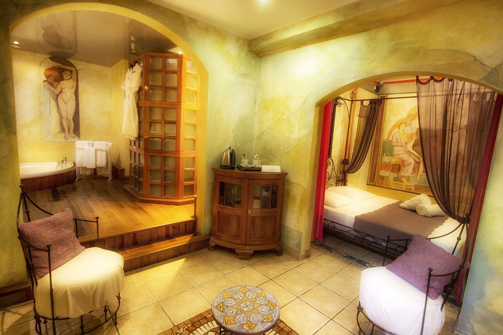 Deluxe Suite photo 2