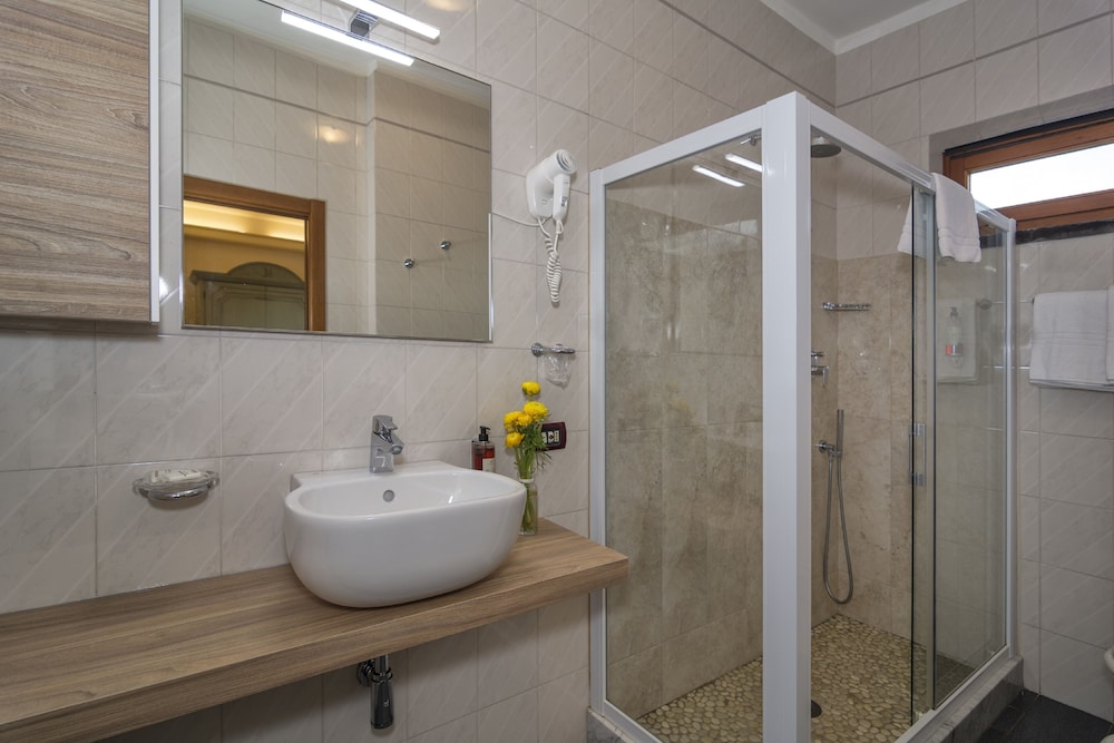 Standard Double Room - Photo 1