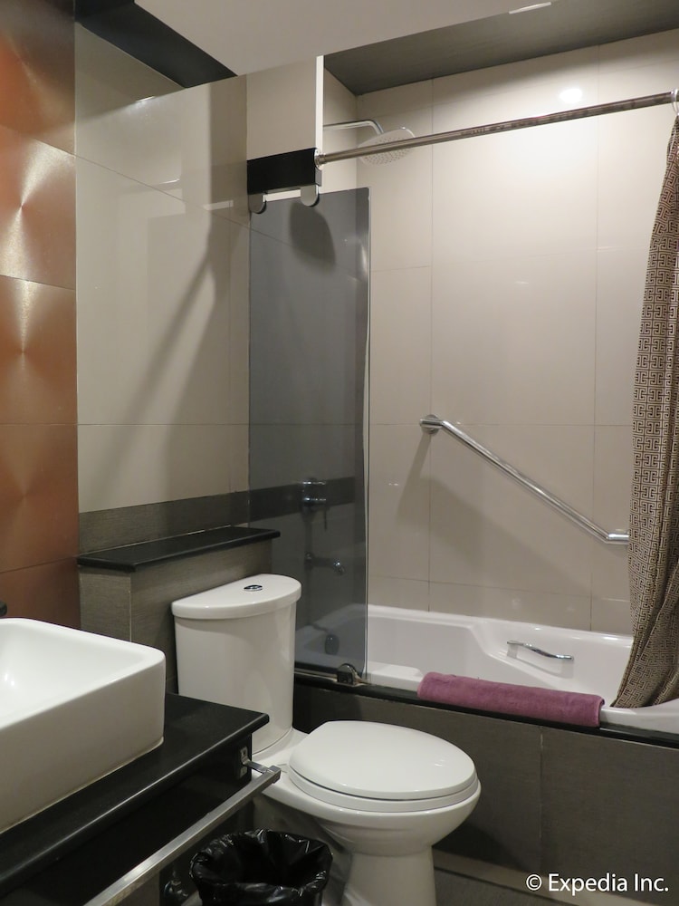 Deluxe Suite, 1 Double Bed, Bathtub photo 3