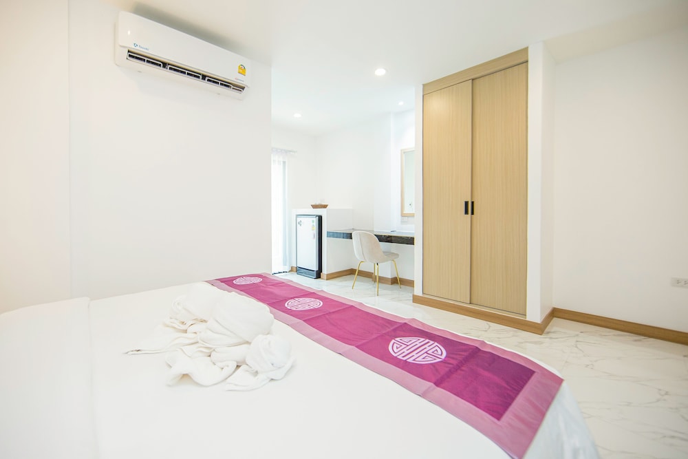 One Bedroom Suite - Photo 4