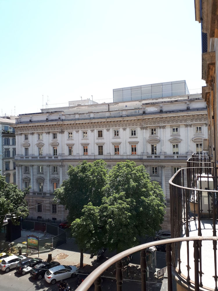 Standard Triple Room, Balcony, City View photo 2