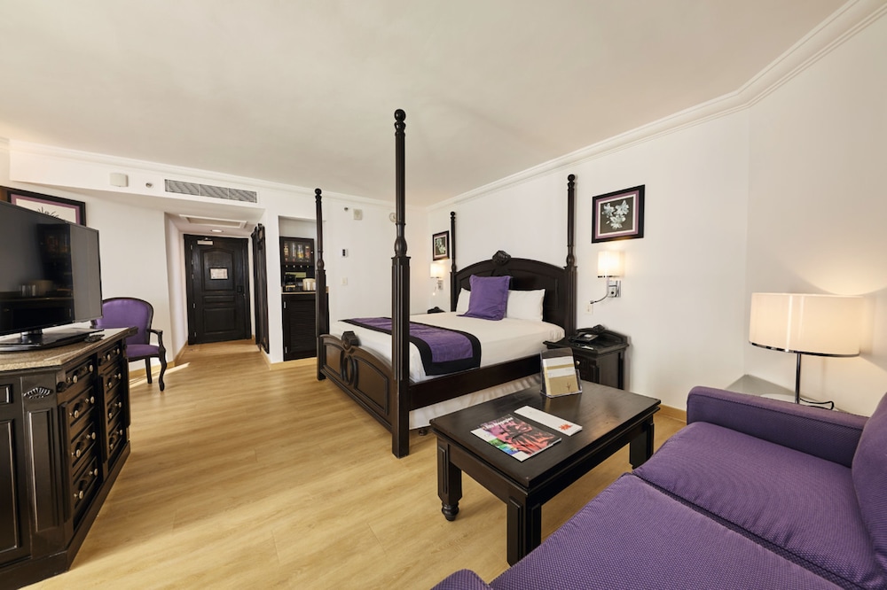 Junior Suite, Oceanfront (U)