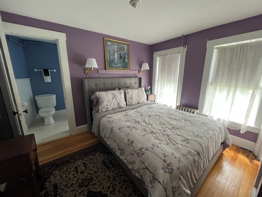 comfort suit Dennis room 201 photo 1