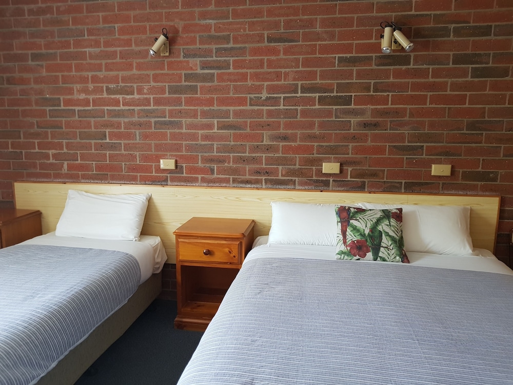 Twin Room, Accessible, Mountain View photo 3