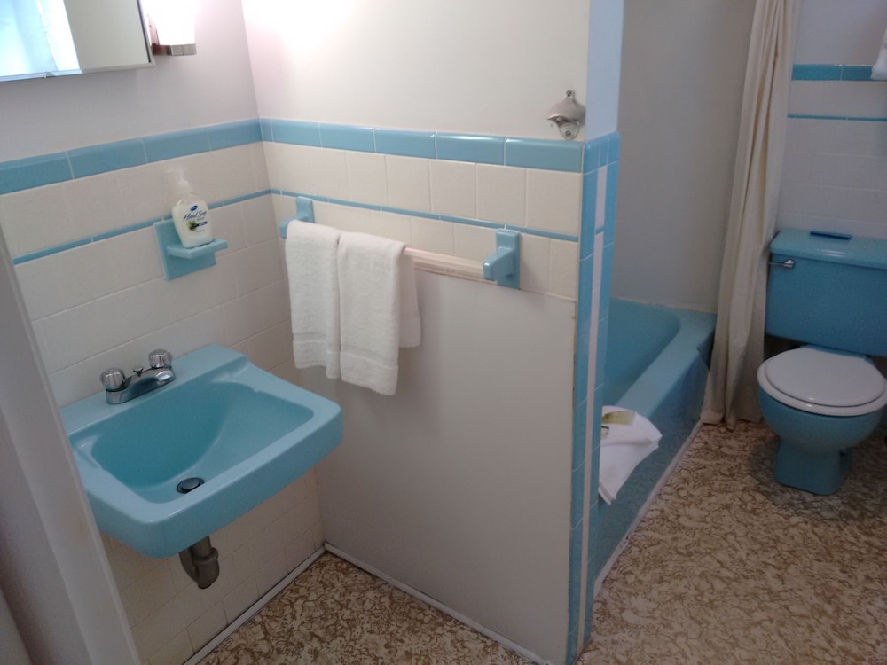Standard Room, 2 Queen Beds photo 2