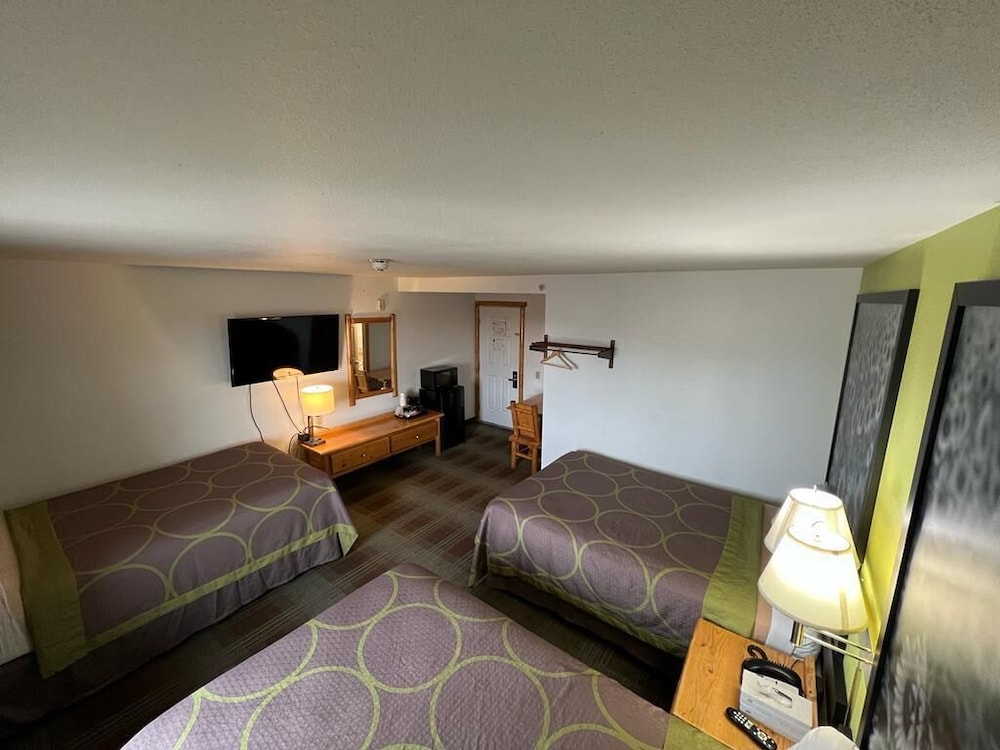 Room, Multiple Beds, Non Smoking - Photo 2