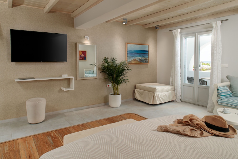 Superior Suite - Photo 3