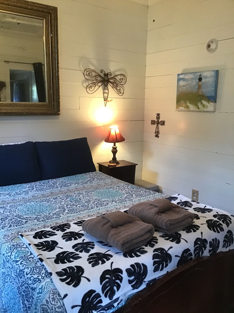 Standard Single Room, 1 Bedroom, Non Smoking (Little Annie Suite) photo 2